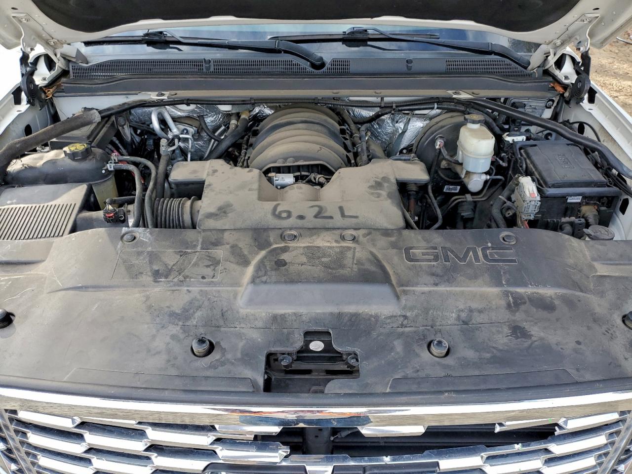 2018 GMC Yukon Xl Denali VIN: 1GKS1HKJ1JR220260 Lot: 92893585