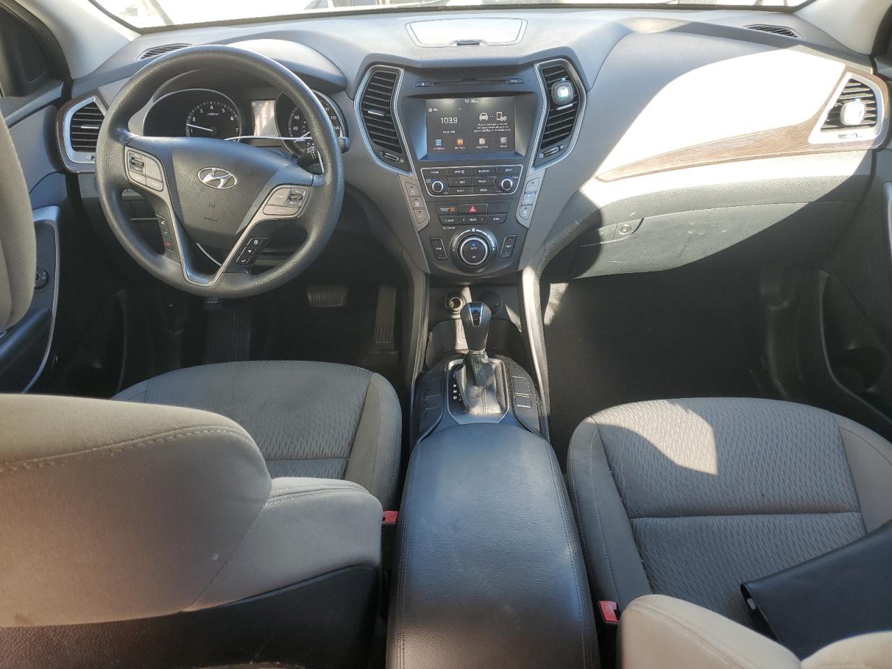 2017 Hyundai Santa Fe Se VIN: KM8SM4HF1HU226447 Lot: 92640255