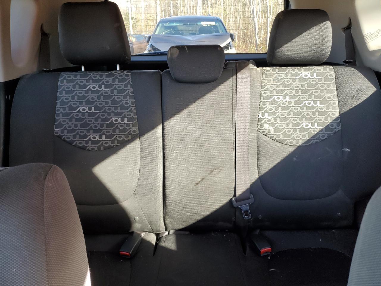 2011 Kia Soul + VIN: KNDJT2A20B7290127 Lot: 90085455