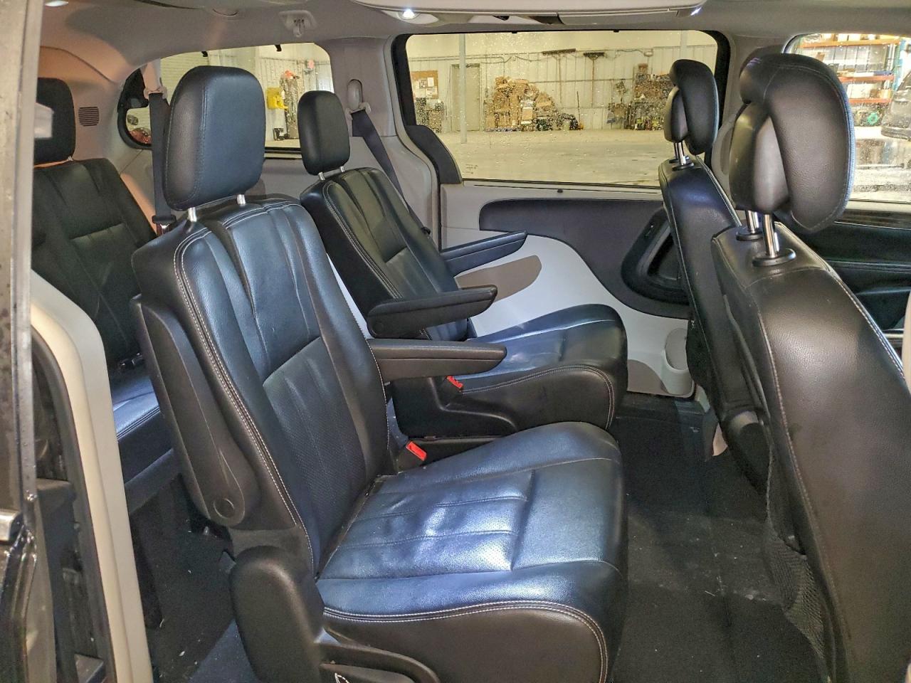 2016 Chrysler Town & Country Touring L VIN: 2C4RC1CG9GR285407 Lot: 94300975