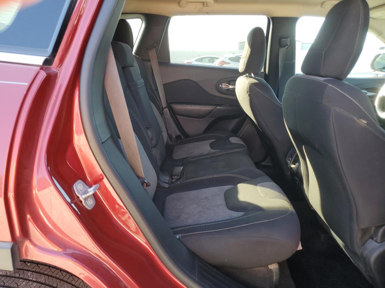 2014 Jeep Cherokee Latitude VIN: 1C4PJLCB1EW170804 Lot: 92787445