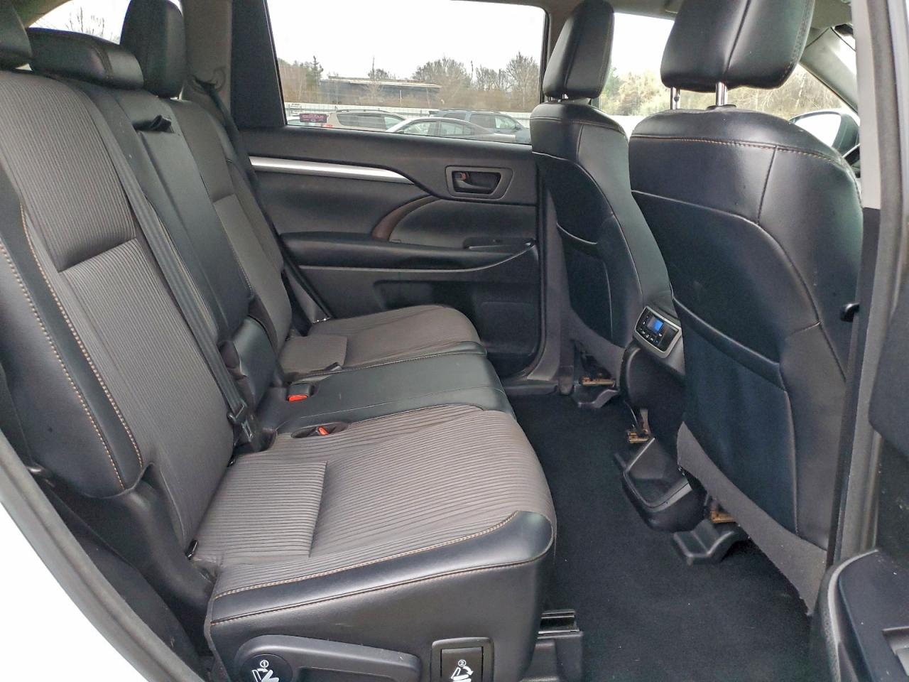 2018 Toyota Highlander Le VIN: 5TDBZRFH1JS850542 Lot: 94127885