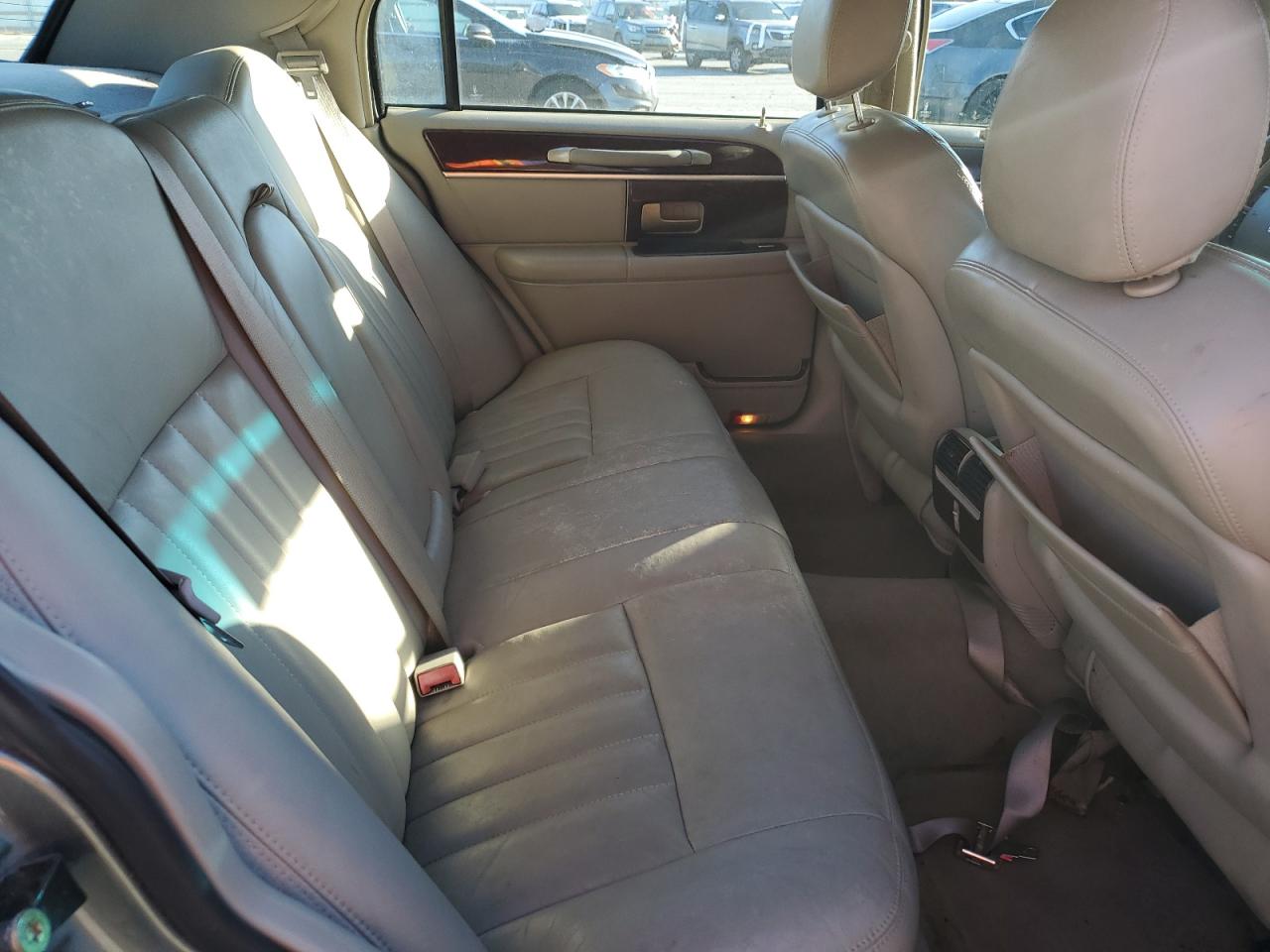 2005 Lincoln Town Car Signature VIN: 1LNHM81W25Y670839 Lot: 85403675