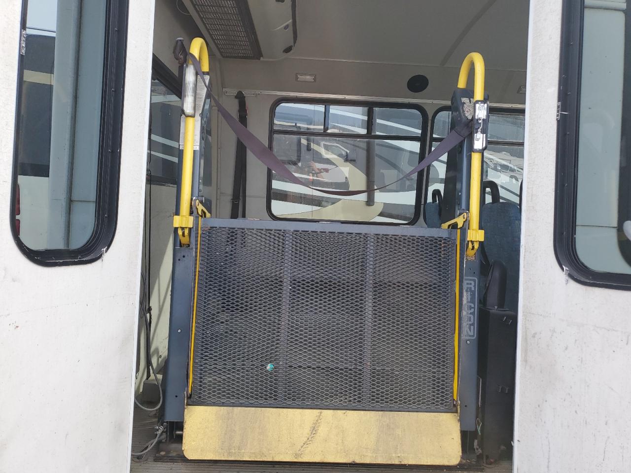 2009 Ford Econoline E350 Super Duty Cutaway Van VIN: 1FDEE35L99DA15612 Lot: 92639465