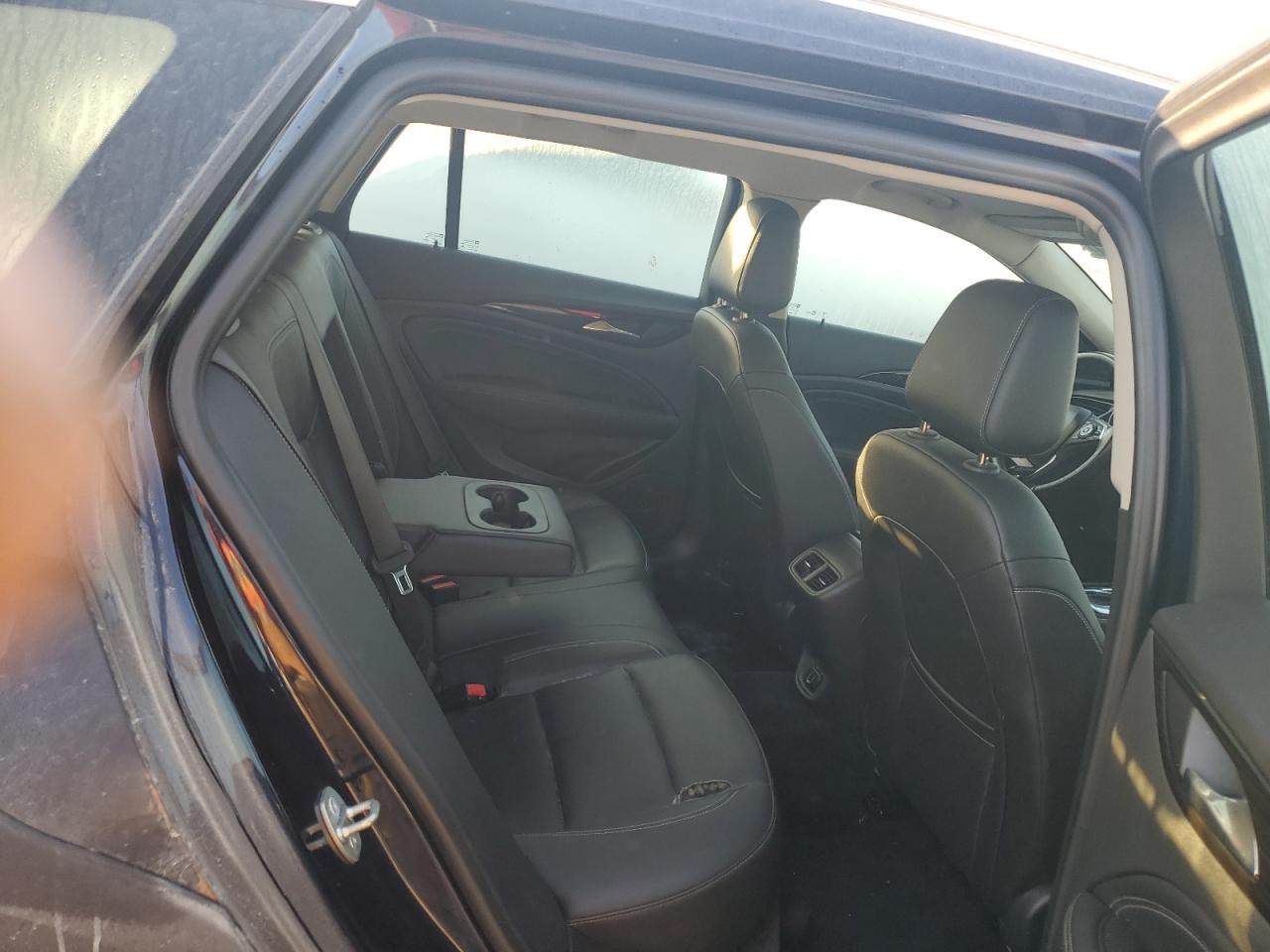 2018 Buick Regal Tourx Essence VIN: W04GV8SX9J1088559 Lot: 93140545