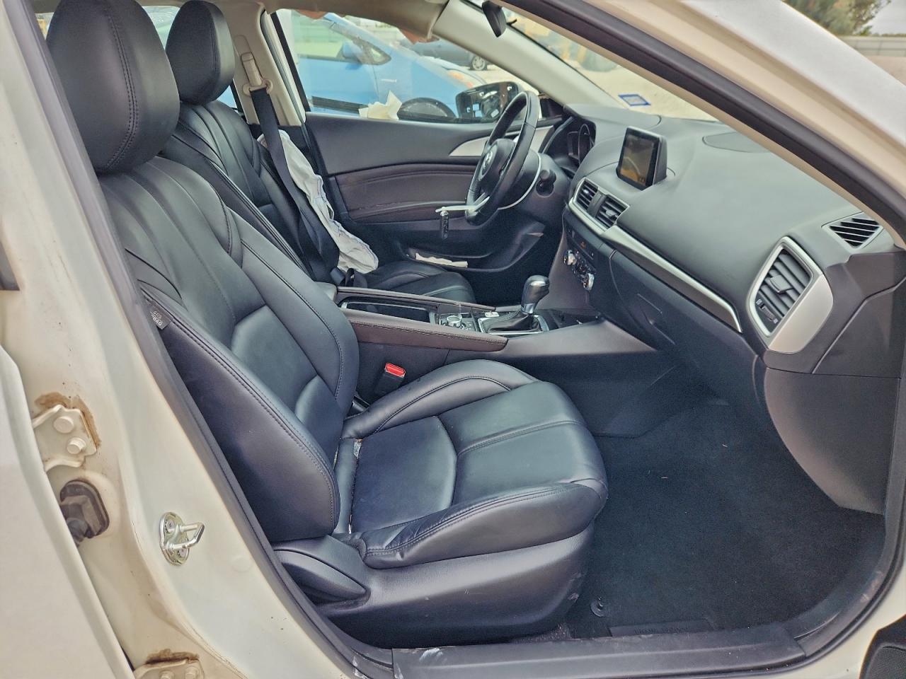 2018 Mazda 3 Touring VIN: 3MZBN1V31JM203185 Lot: 93066165