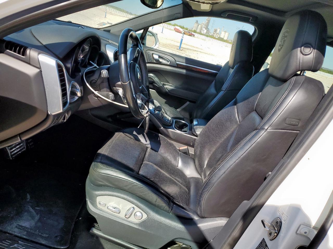 2017 Porsche Cayenne VIN: WP1AA2A25HKA84716 Lot: 90843195