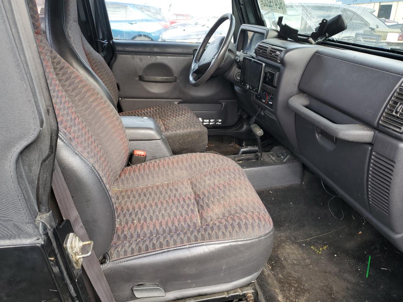 2000 Jeep Wrangler / Tj Sport VIN: 1J4FA49S7YP702364 Lot: 92419255