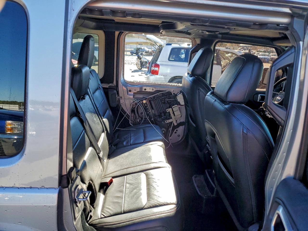 2018 Jeep Wrangler Unlimited Sahara VIN: 1C4HJXEG7JW330053 Lot: 94353525