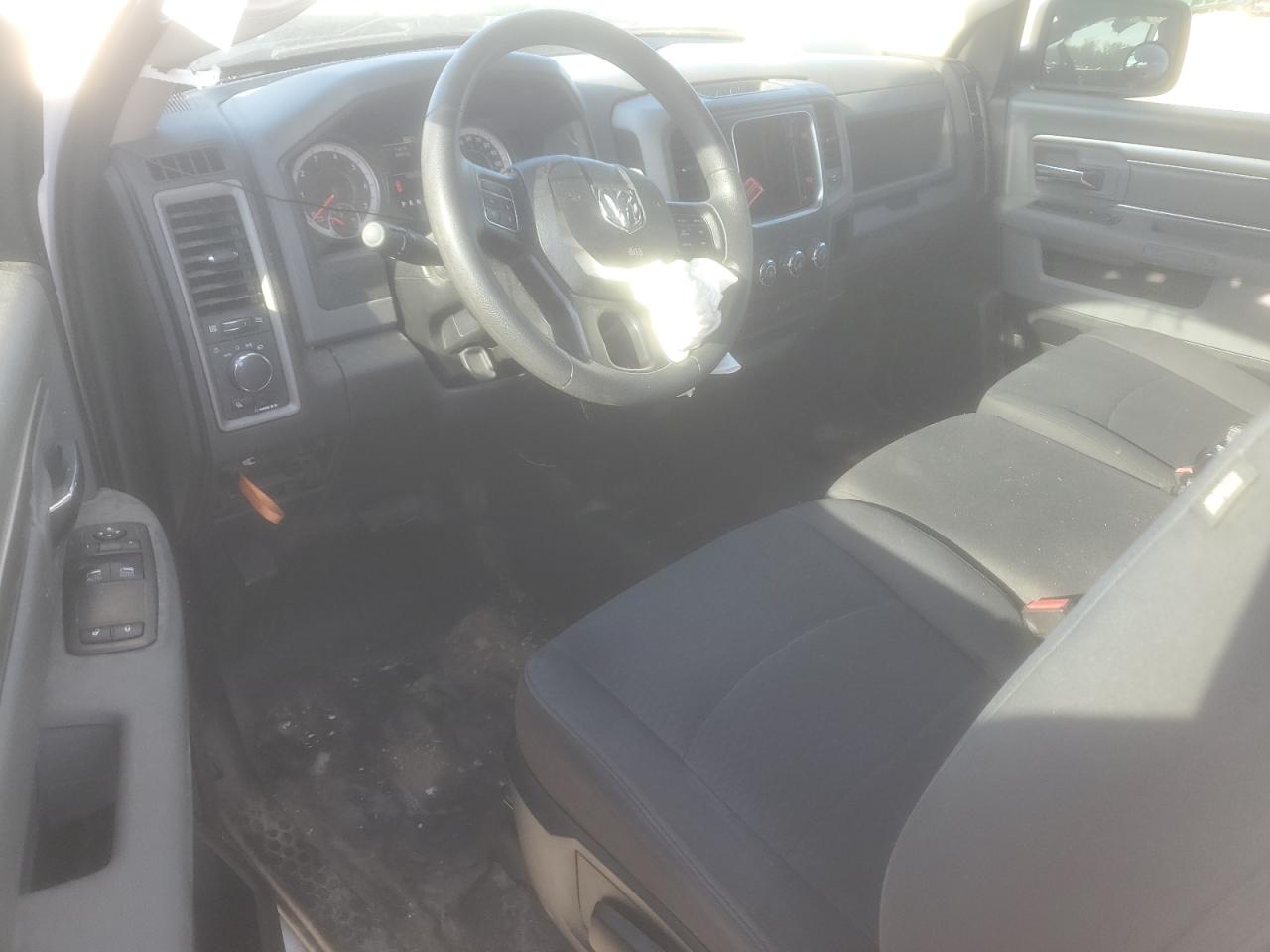 2019 Ram 1500 Classic Tradesman VIN: 3C6JR6DT5KG536059 Lot: 92504915