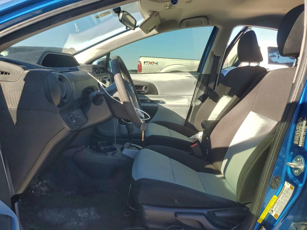 2013 Toyota Prius C VIN: JTDKDTB38D1539584 Lot: 92911155