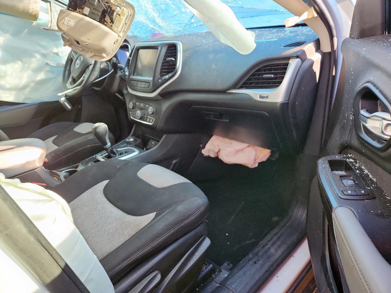 2014 Jeep Cherokee Latitude VIN: 1C4PJMCB4EW140928 Lot: 92135375