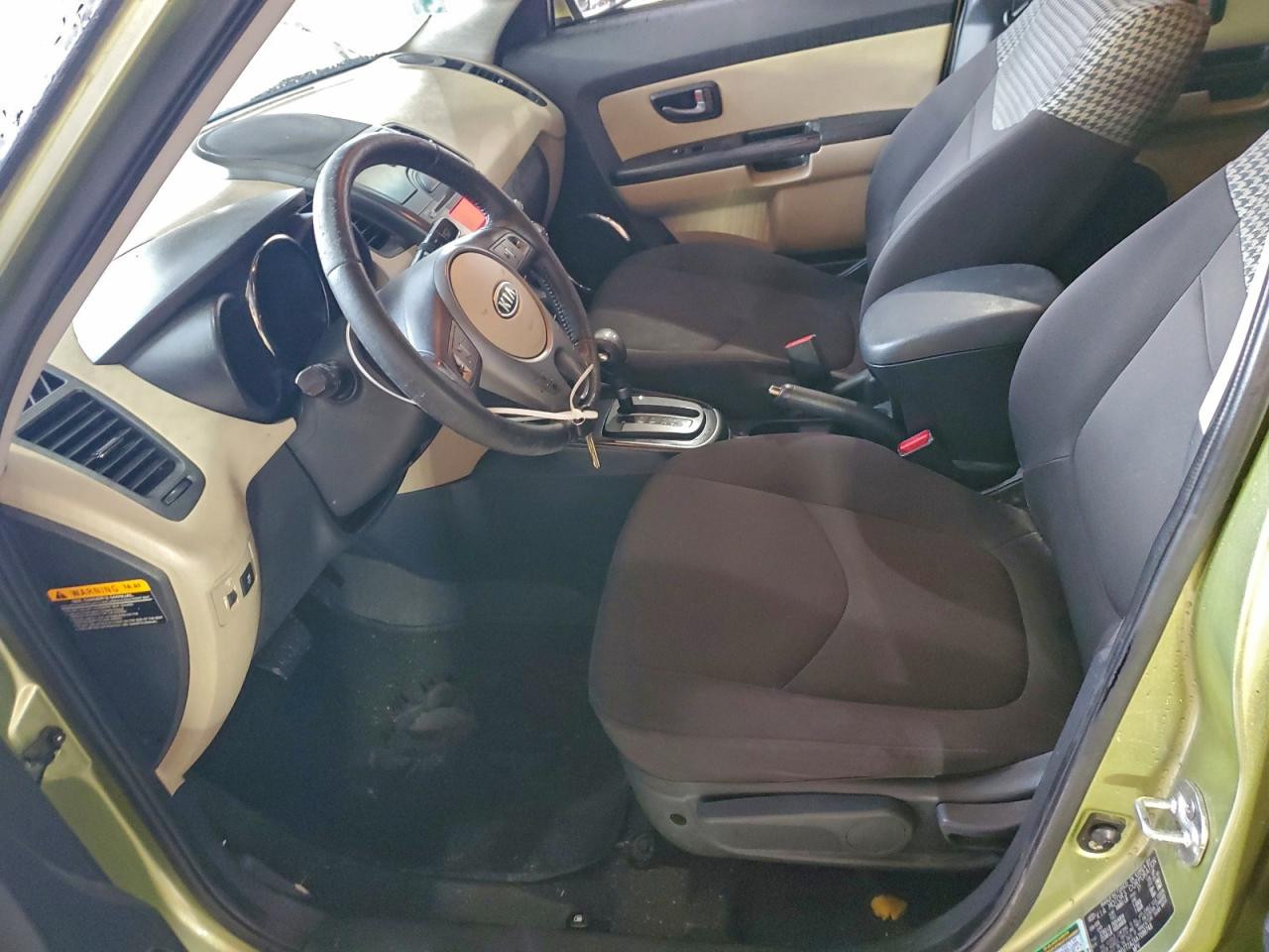 2010 Kia Soul + VIN: KNDJT2A2XA7099748 Lot: 93117625