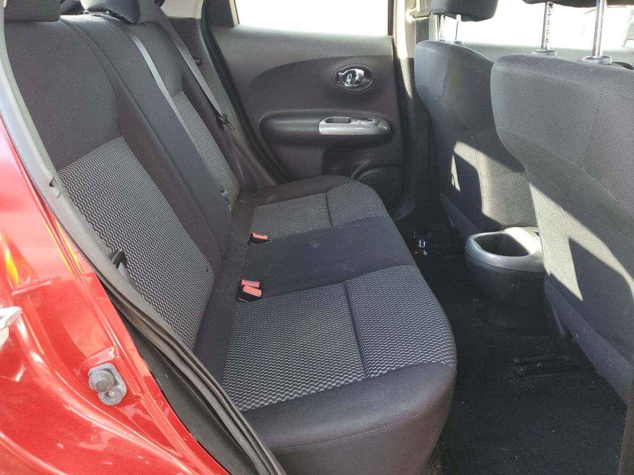 2015 Nissan Juke S VIN: JN8AF5MV6FT550630 Lot: 92933145