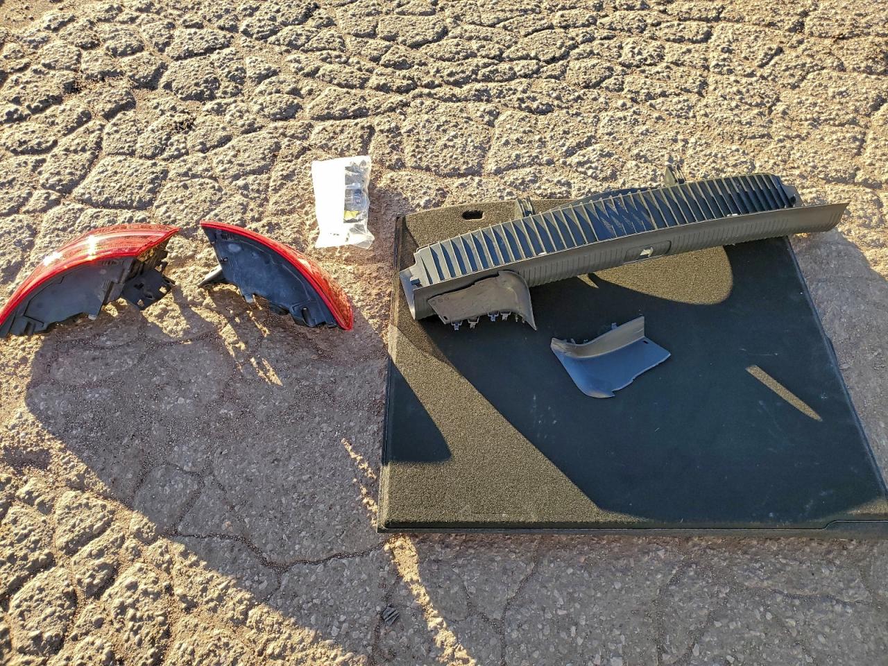 2018 Audi A4 Premium Plus VIN: WAUENAF44JA137295 Lot: 92864955