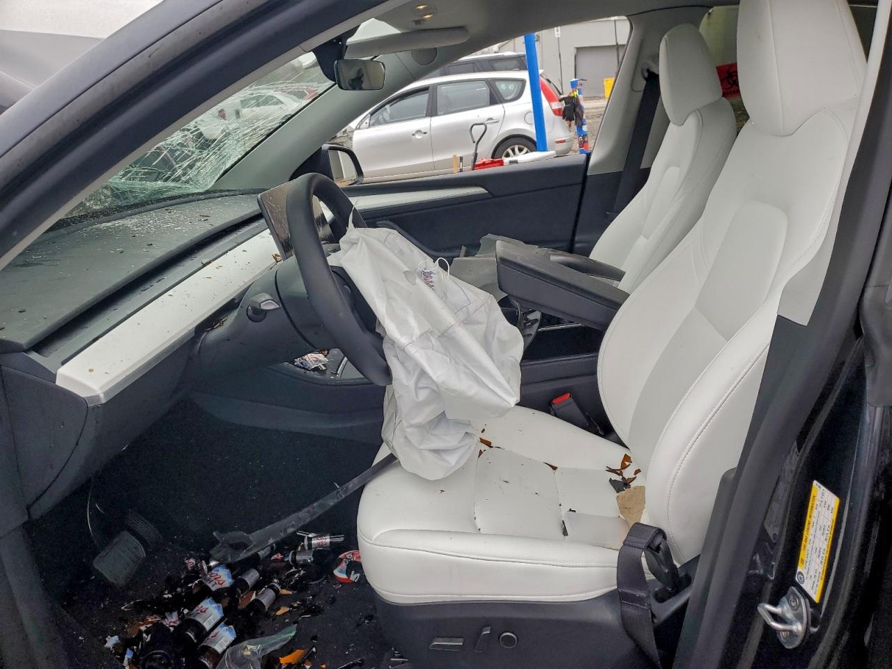 2025 Tesla Model Y VIN: 7SAYGDED5SA371466 Lot: 93948115