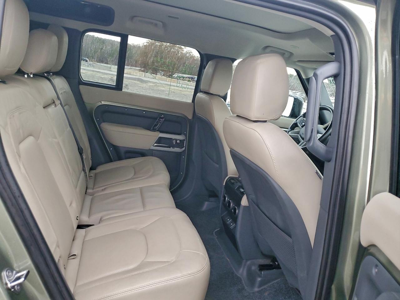 2024 Land Rover Defender 110 S VIN: SALEJ7EU0R2271822 Lot: 90885015