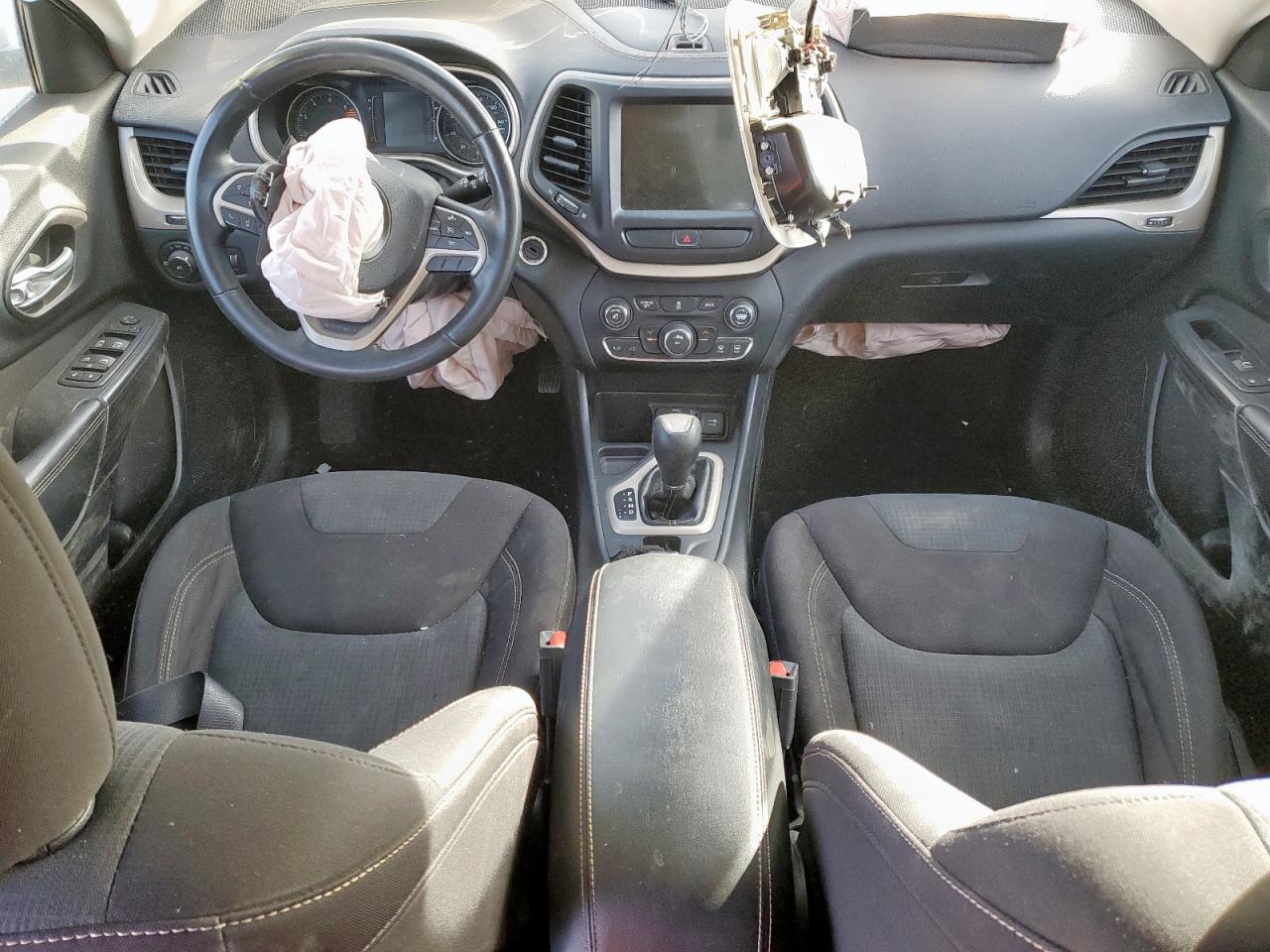 2016 Jeep Cherokee Latitude VIN: 1C4PJLCB8GW319955 Lot: 93243035