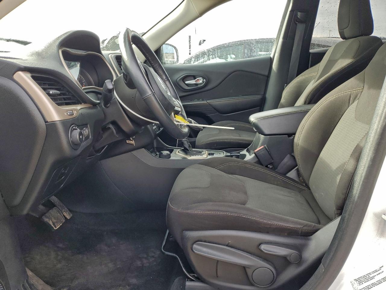 2016 Jeep Cherokee Latitude VIN: 1C4PJMCS4GW120715 Lot: 93767315