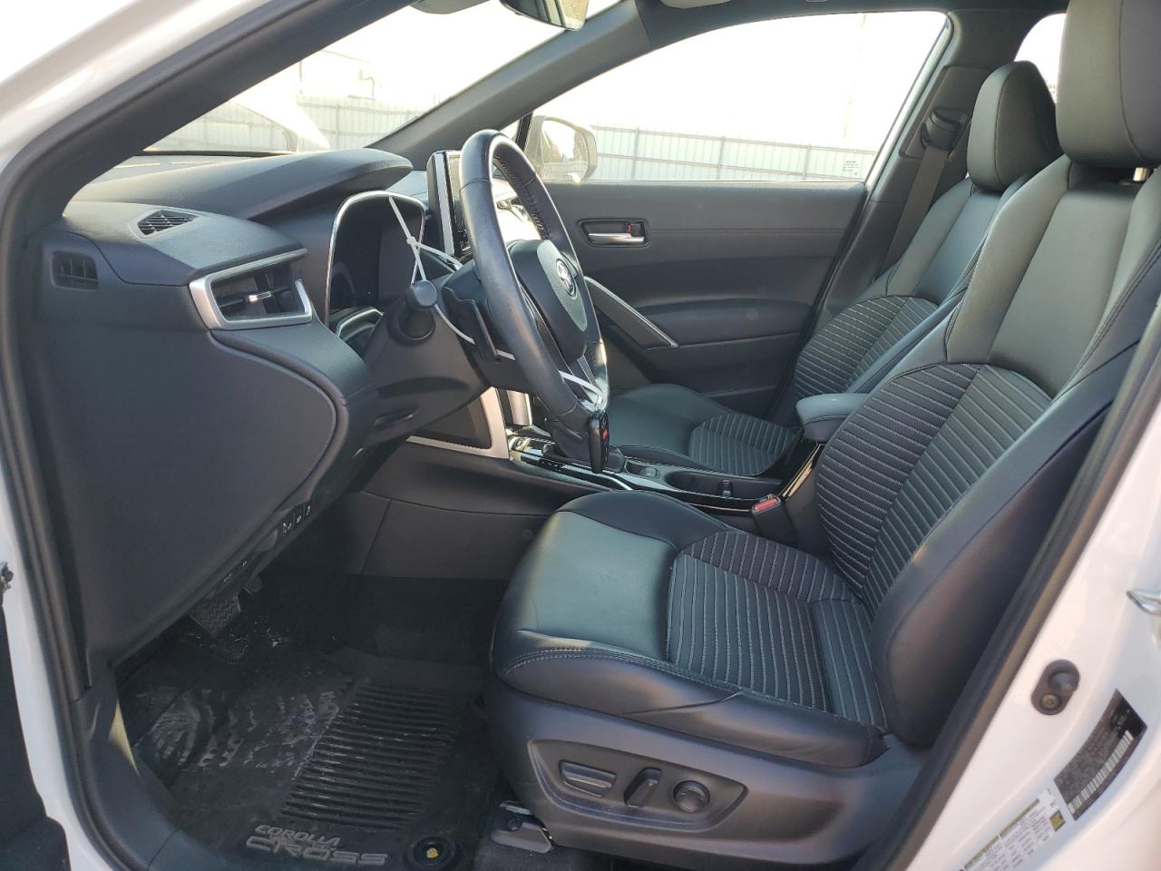 2023 Toyota Corolla Cross Le VIN: 7MUFBABGXPV013520 Lot: 93464785