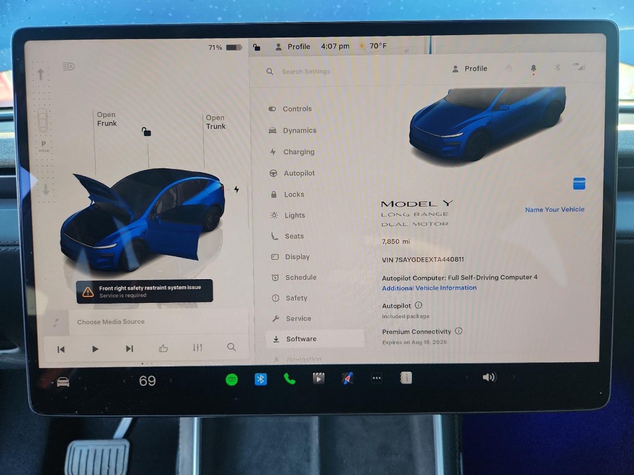 2026 Tesla Model Y VIN: 7SAYGDEEXTA440811 Lot: 92900005