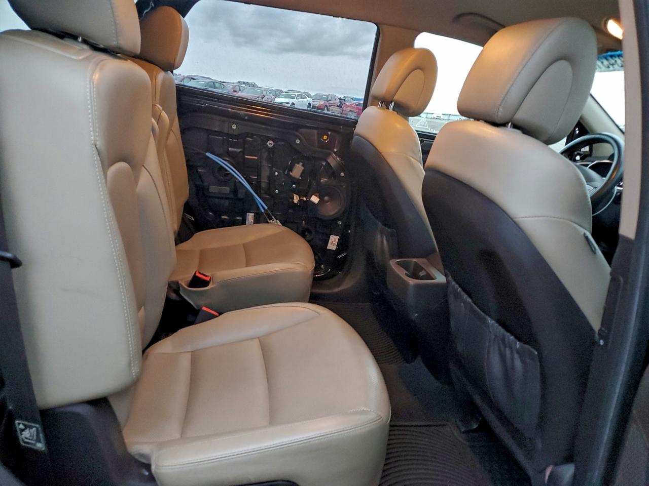 2017 Hyundai Santa Fe Se VIN: KM8SN4HF8HU232419 Lot: 93431915