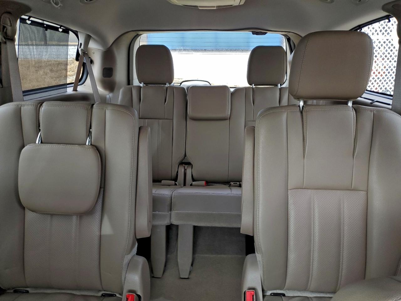 2016 Chrysler Town & Country Touring L VIN: 2C4RC1CG5GR127873 Lot: 94028405