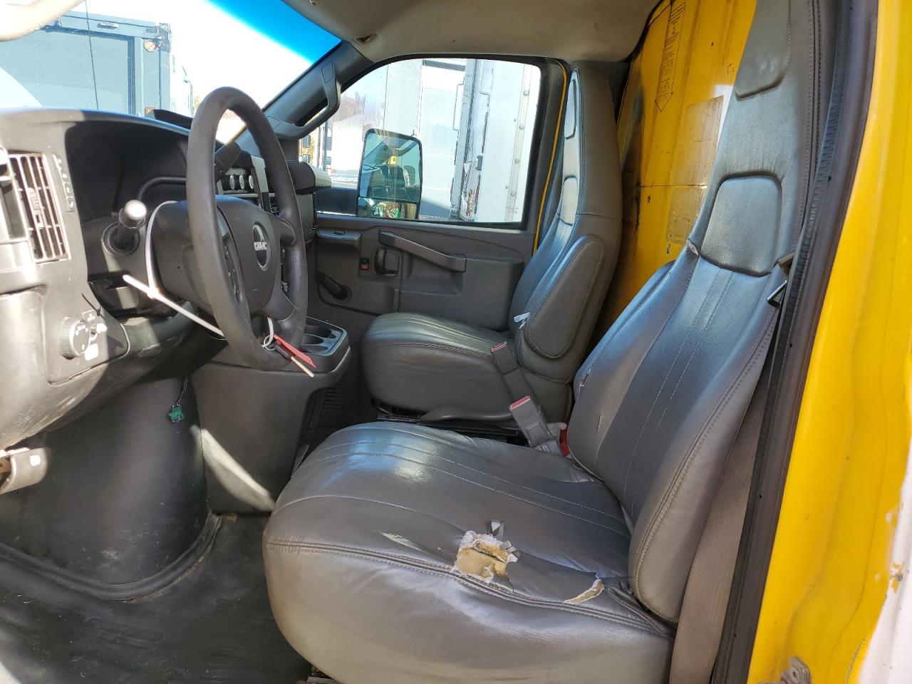 2017 GMC Savana Box Truck VIN: 1GD37TCG4H1903076 Lot: 90605945