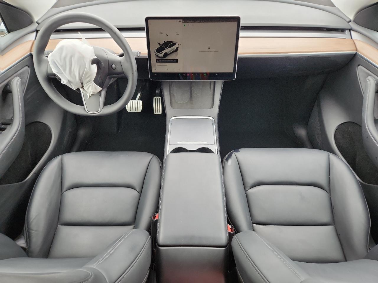 2025 Tesla Model Y VIN: 7SAYGDEF2SF303811 Lot: 93290035