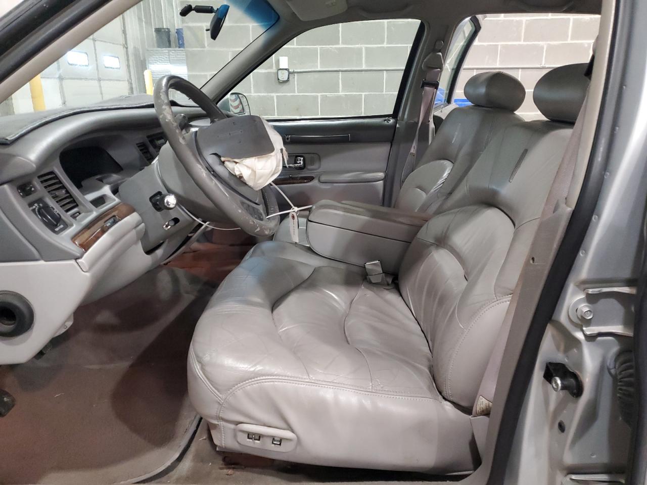 1997 Lincoln Town Car Signature VIN: 1LNLM82W9VY759073 Lot: 92061195