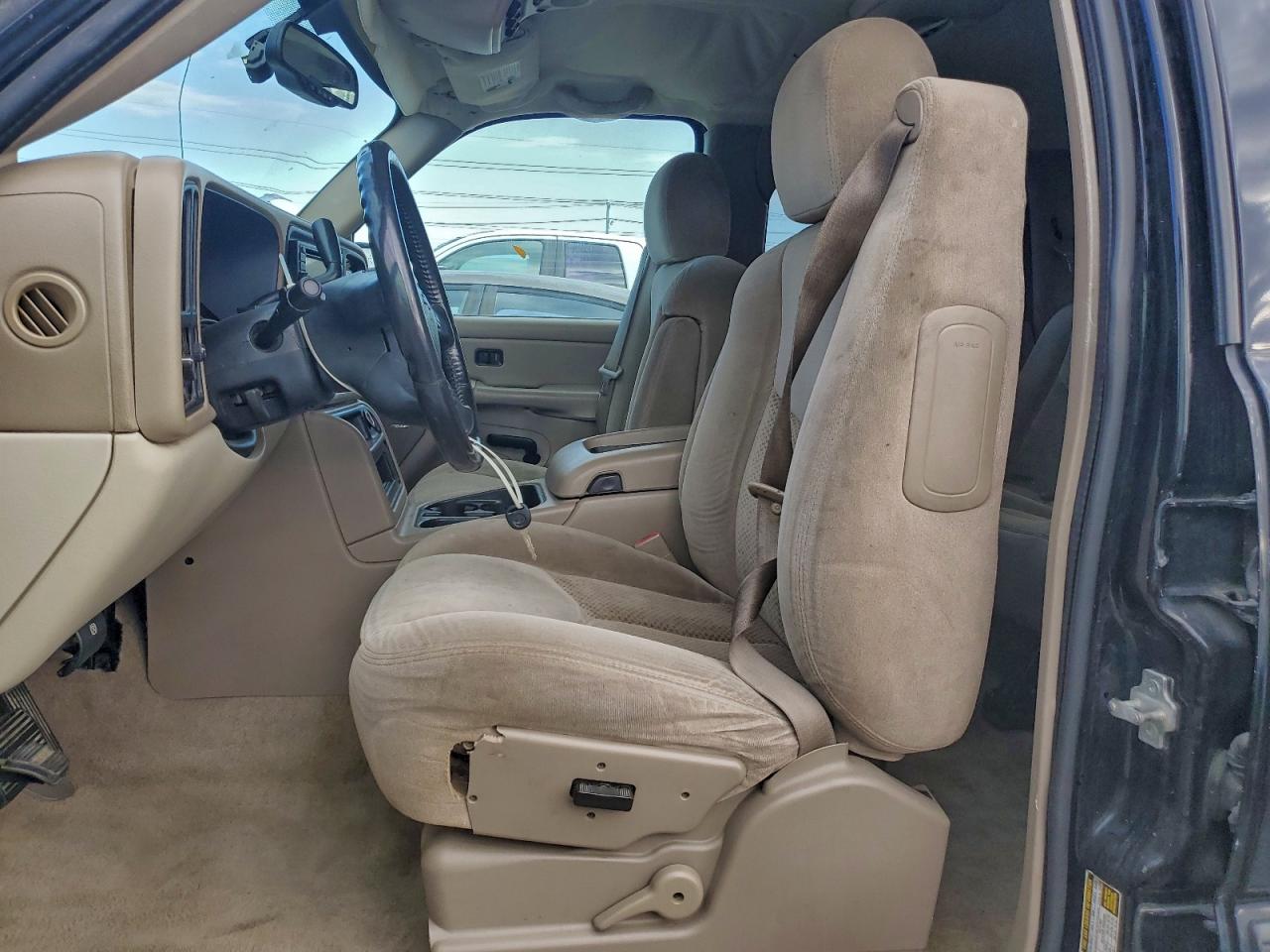 2005 Chevrolet Tahoe C1500 VIN: 1GNEC13T15R262354 Lot: 87378895