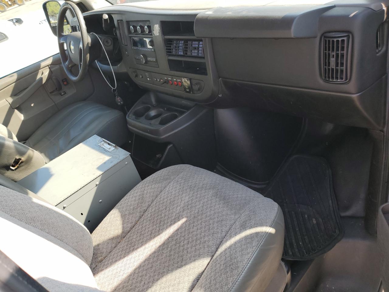 2016 Chevrolet Express 2500 Utility / Service Van VIN: 1GCWGAFF3G1196141 Lot: 91195985