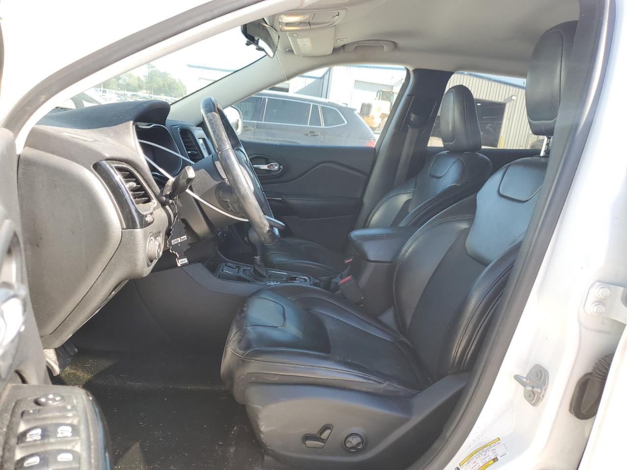 2019 Jeep Cherokee Latitude Plus VIN: 1C4PJLLX7KD300927 Lot: 91231065