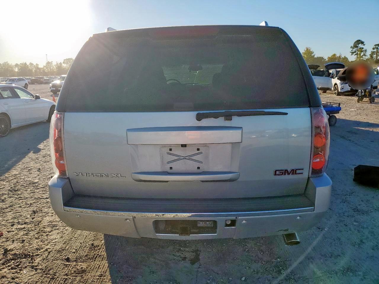 2013 GMC Yukon Xl Denali VIN: 1GKS2MEF3DR220357 Lot: 91898405