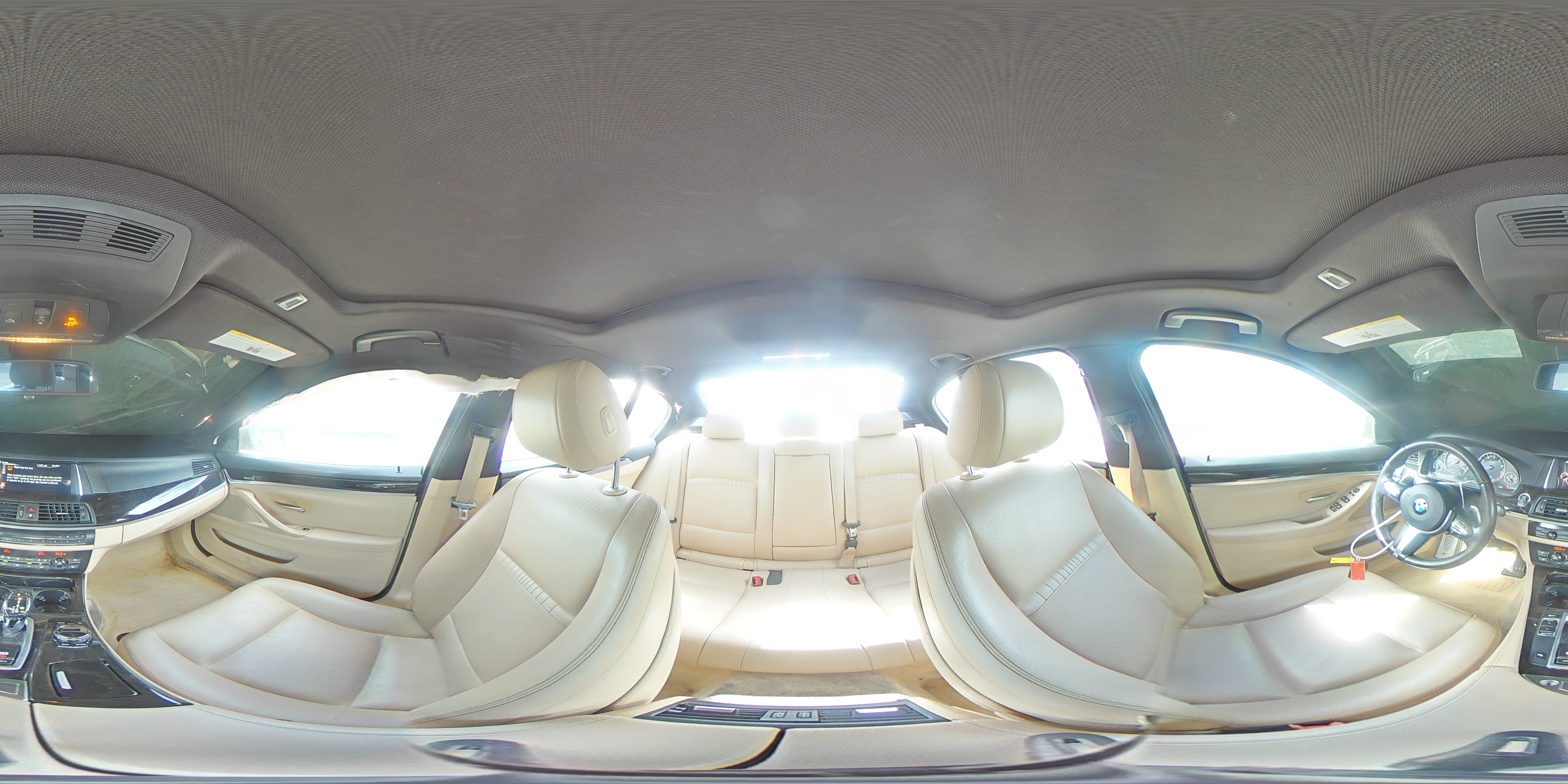 Фото: WBA5B1C50FG126448