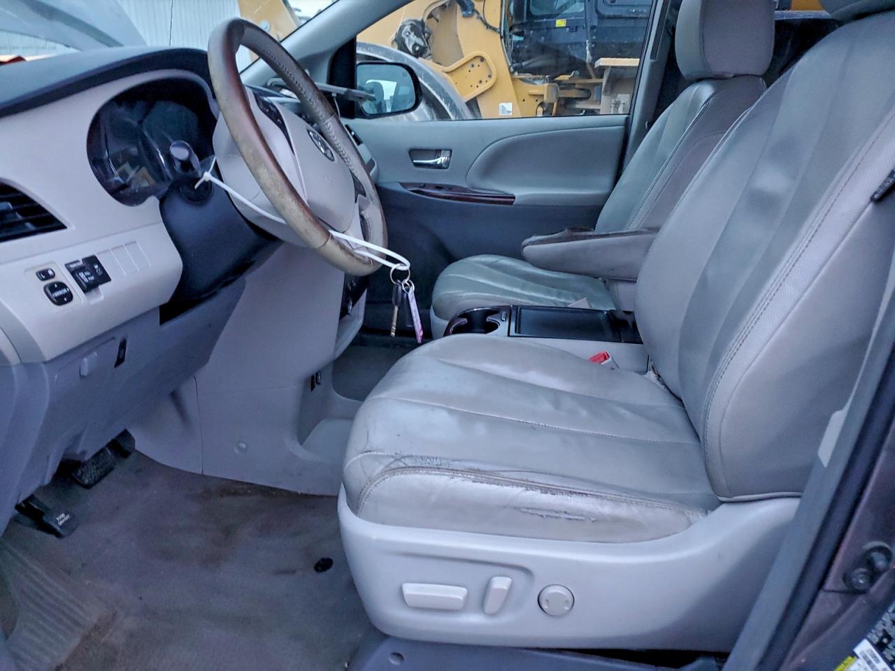 2013 Toyota Sienna Xle VIN: 5TDYK3DC9DS376654 Lot: 93911645