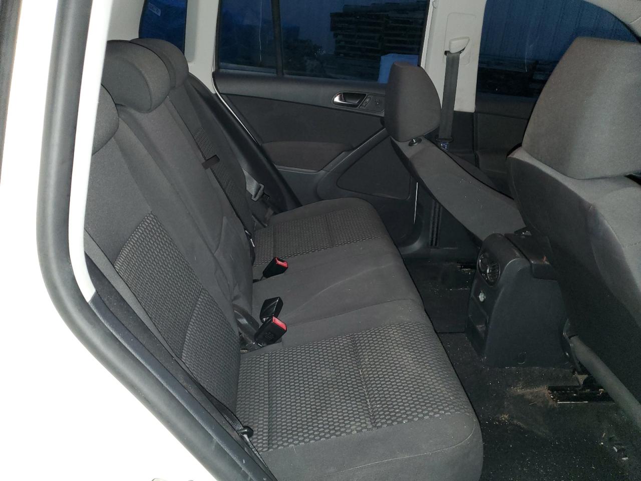 2010 Volkswagen Tiguan S VIN: WVGAV7AX6AW520790 Lot: 93740975