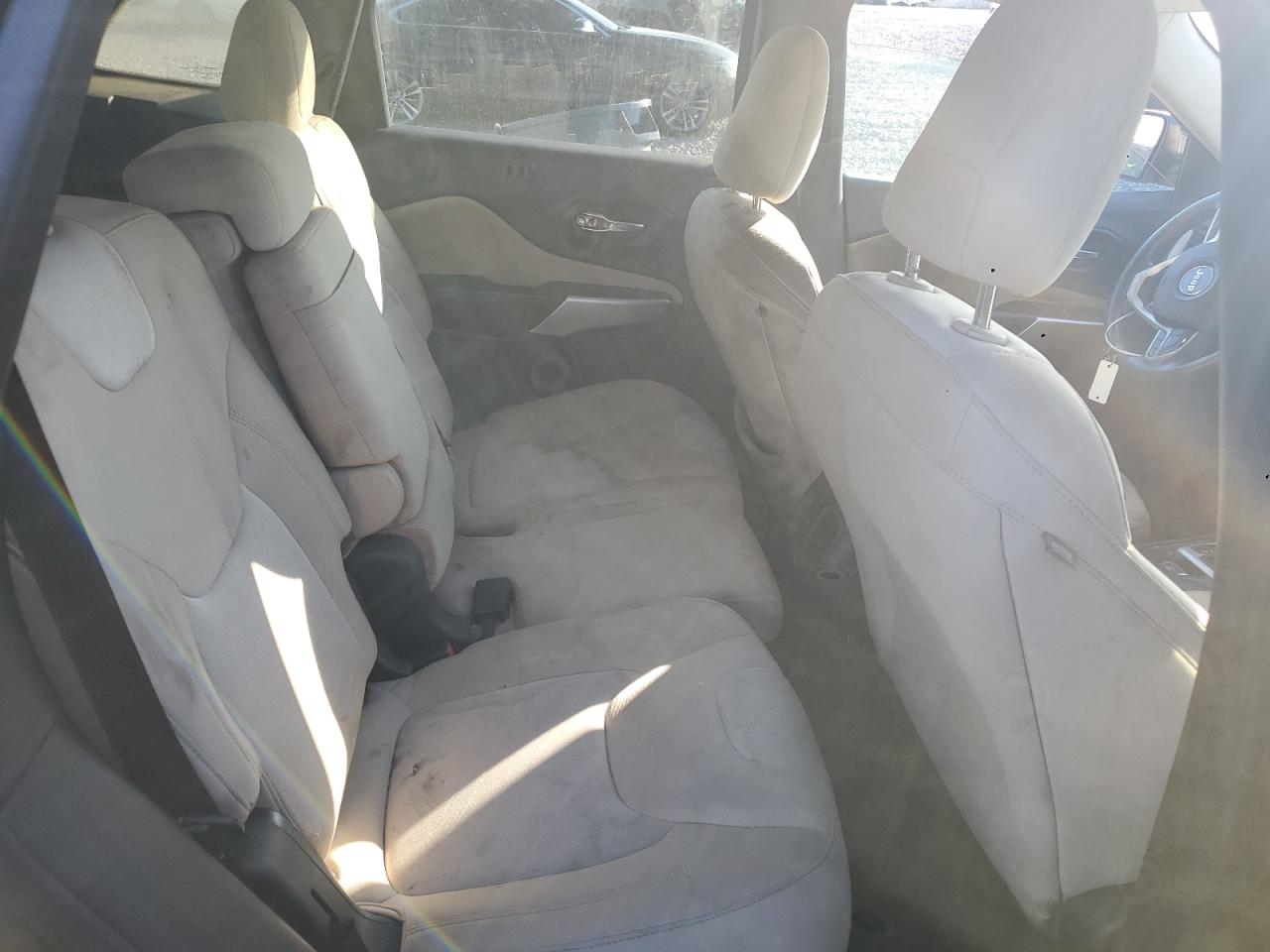 2018 Jeep Cherokee Latitude VIN: 1C4PJLCBXJD568115 Lot: 89865975