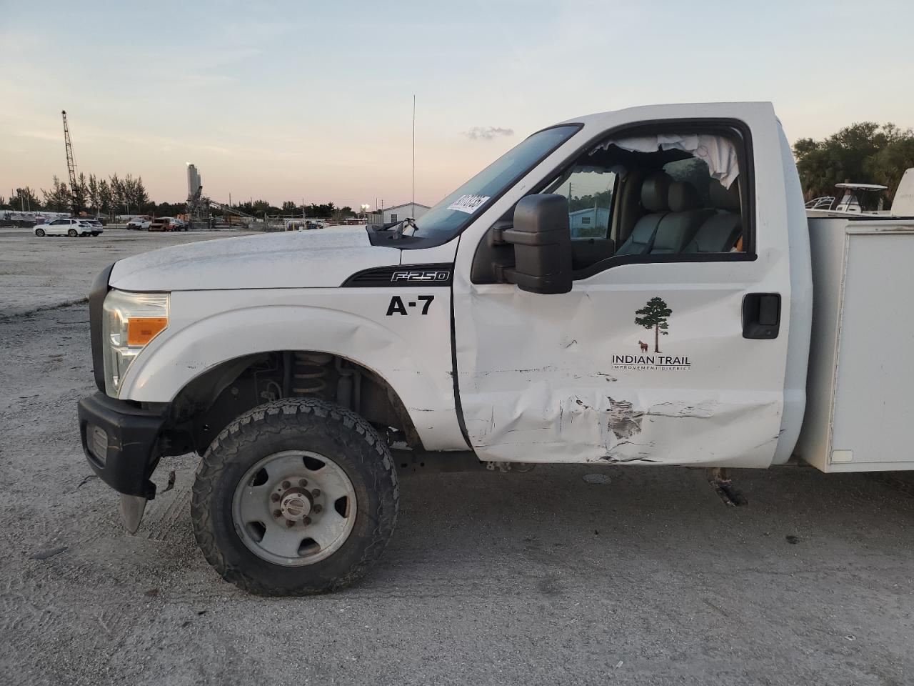 2015 Ford F250 Utility / Service Truck VIN: 1FTBF2B68FEC15366 Lot: 93173735