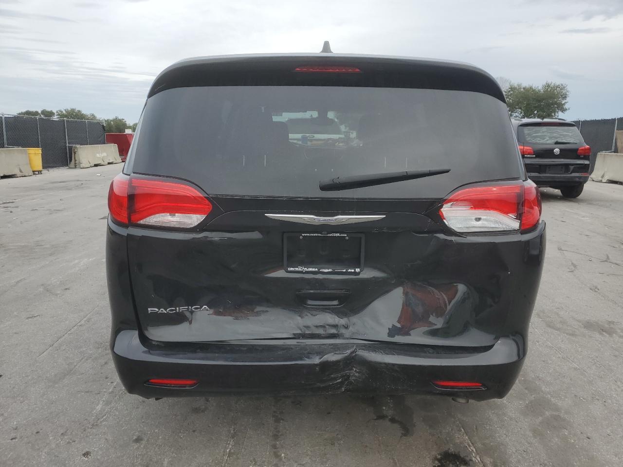 2017 Chrysler Pacifica Touring VIN: 2C4RC1DG3HR676777 Lot: 91246455