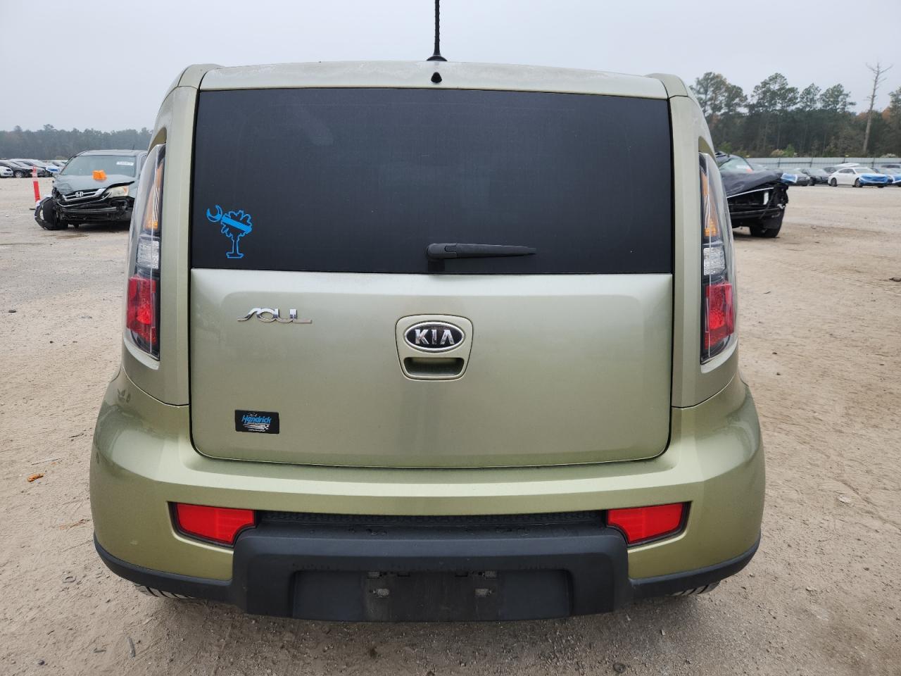 2011 Kia Soul + VIN: KNDJT2A21B7256634 Lot: 93354105
