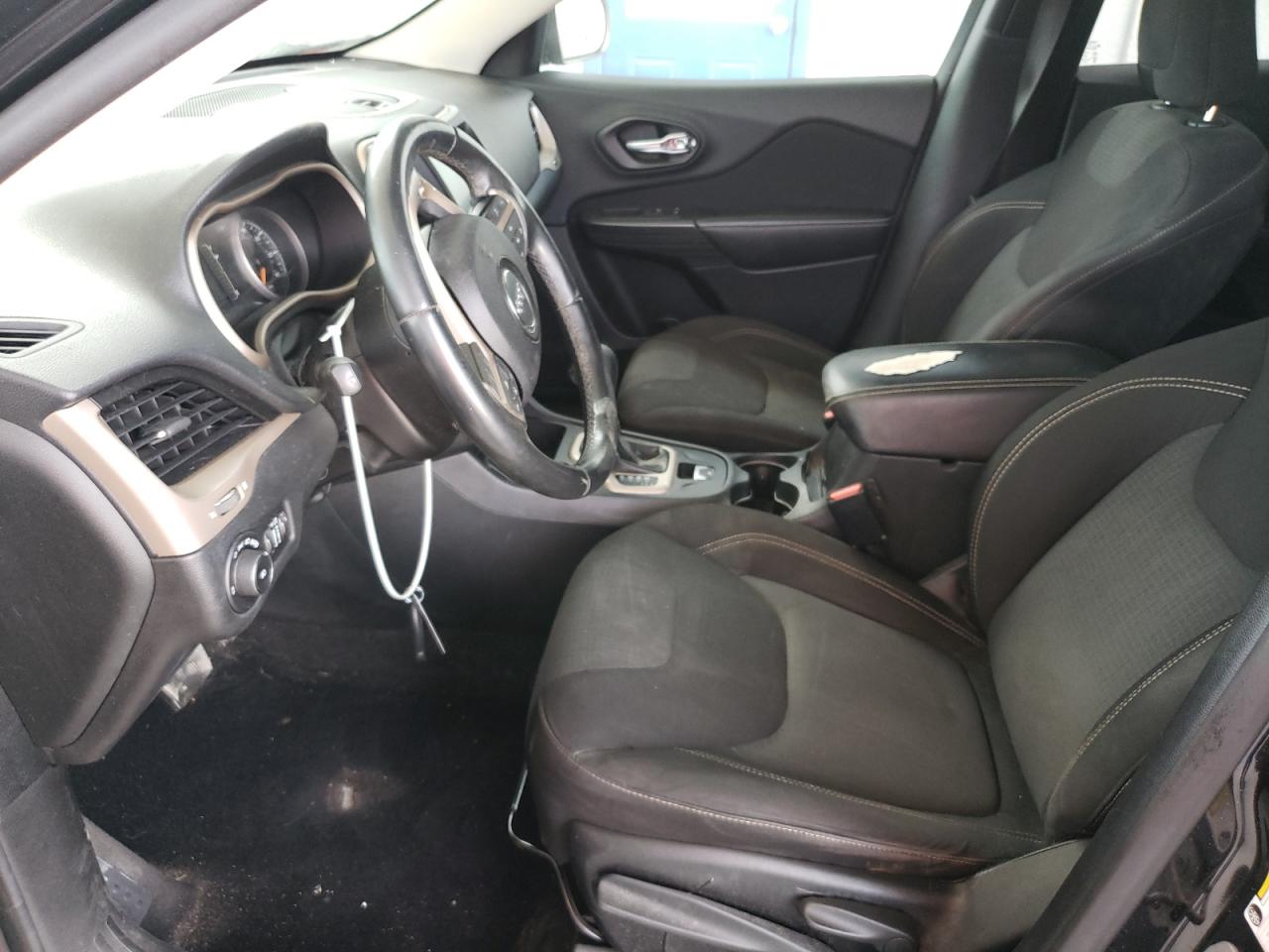 2015 Jeep Cherokee Latitude VIN: 1C4PJLCBXFW781061 Lot: 91777635