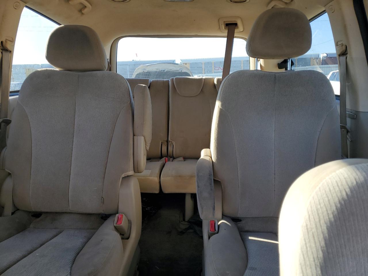 2011 Kia Sedona Lx VIN: KNDMG4C7XB6369235 Lot: 92930985