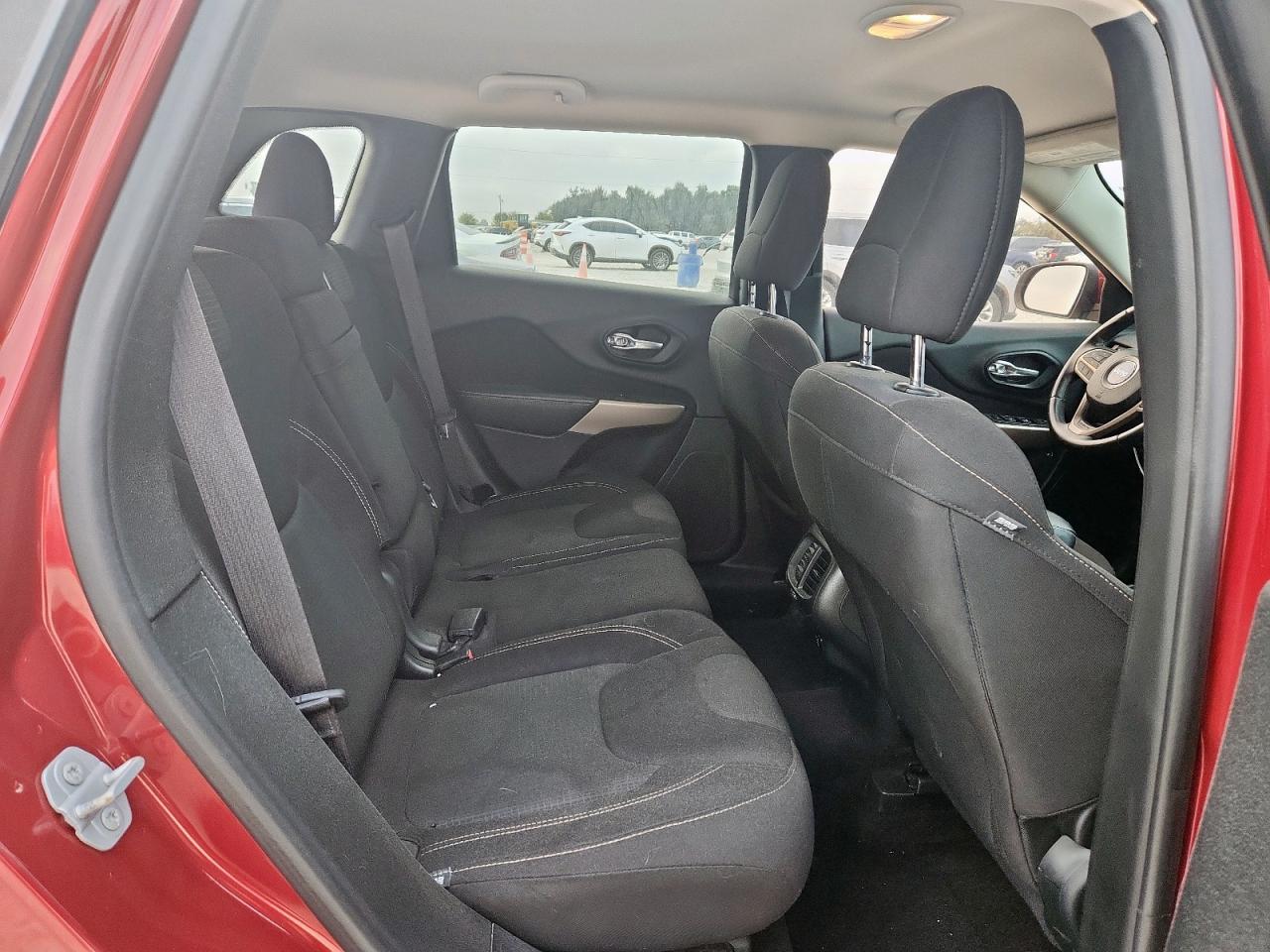 2017 Jeep Cherokee Latitude VIN: 1C4PJLCS9HW592369 Lot: 91943025