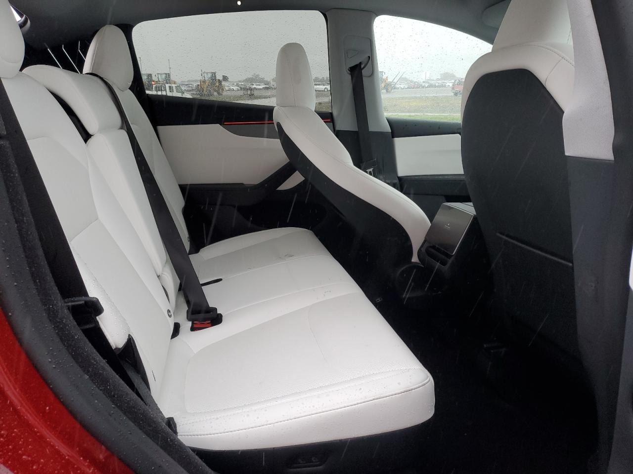 2026 Tesla Model Y VIN: 7SAYGDED8TF402875 Lot: 93021305