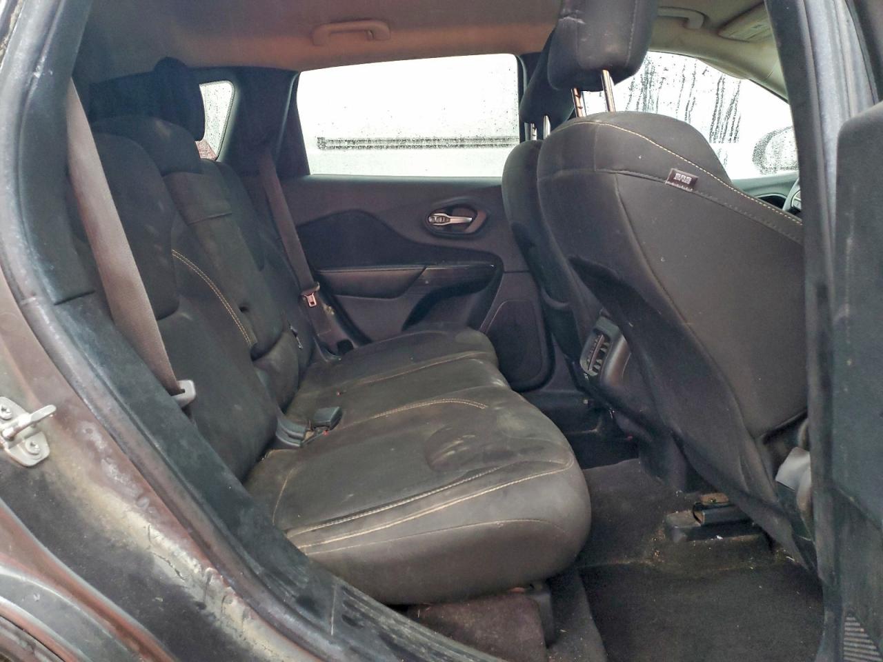 2016 Jeep Cherokee Latitude VIN: 1C4PJMCS1GW262116 Lot: 93696415