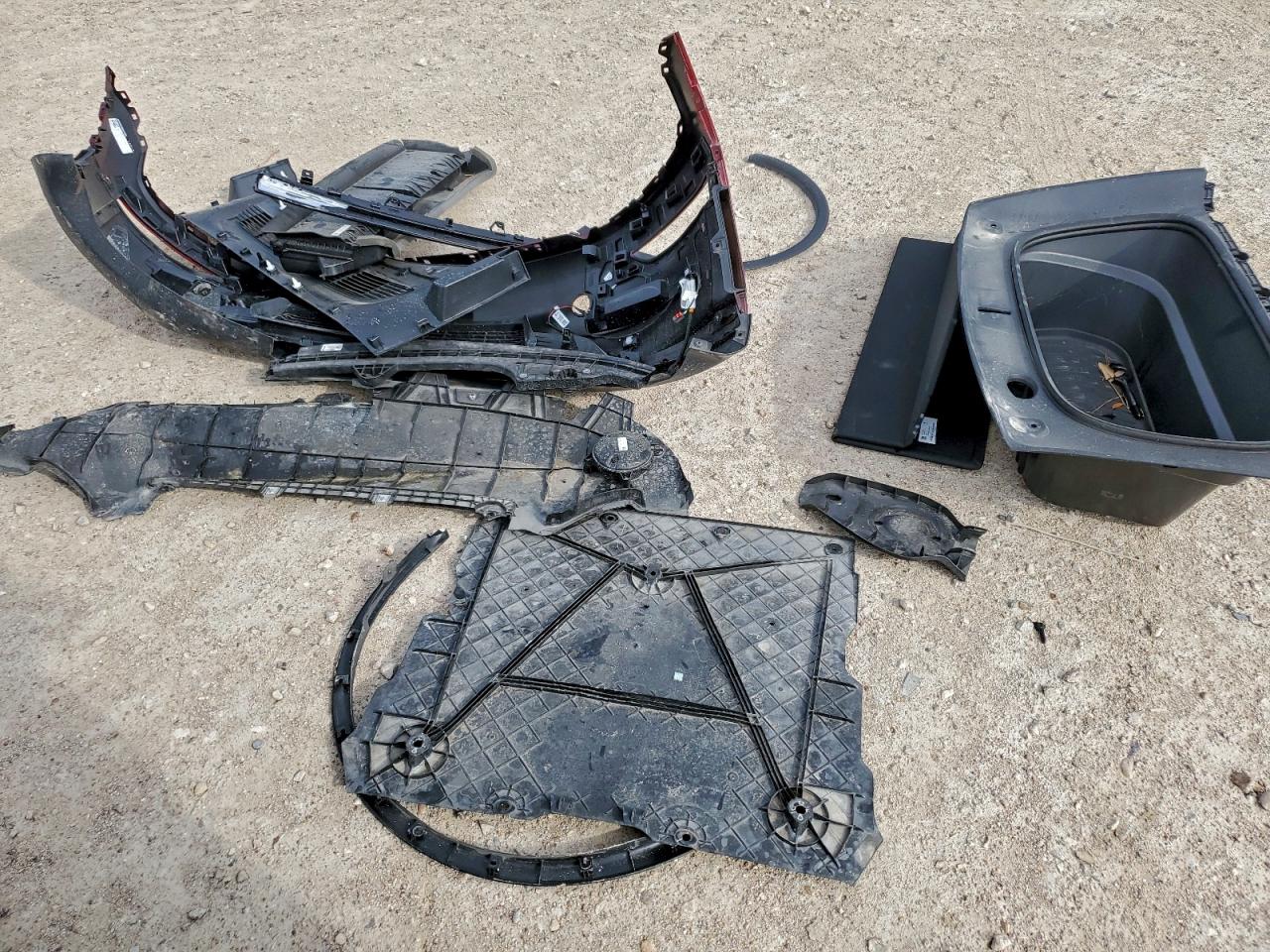 2026 Tesla Model Y VIN: 7SAYGDED0TA470309 Lot: 93713595