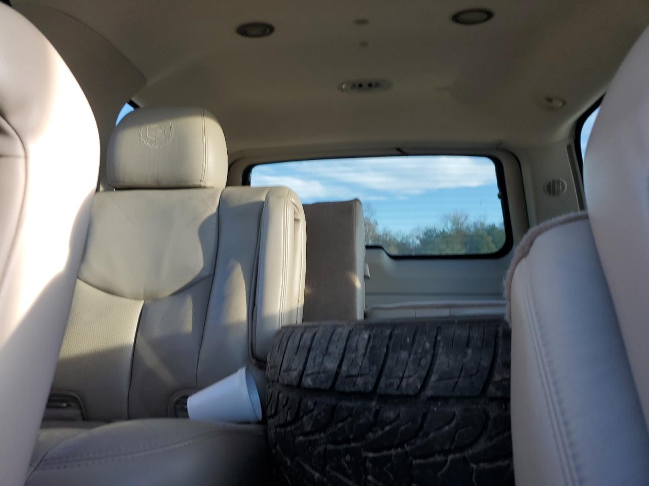 2005 Cadillac Escalade Luxury VIN: 1GYEC63T85R108109 Lot: 90526965