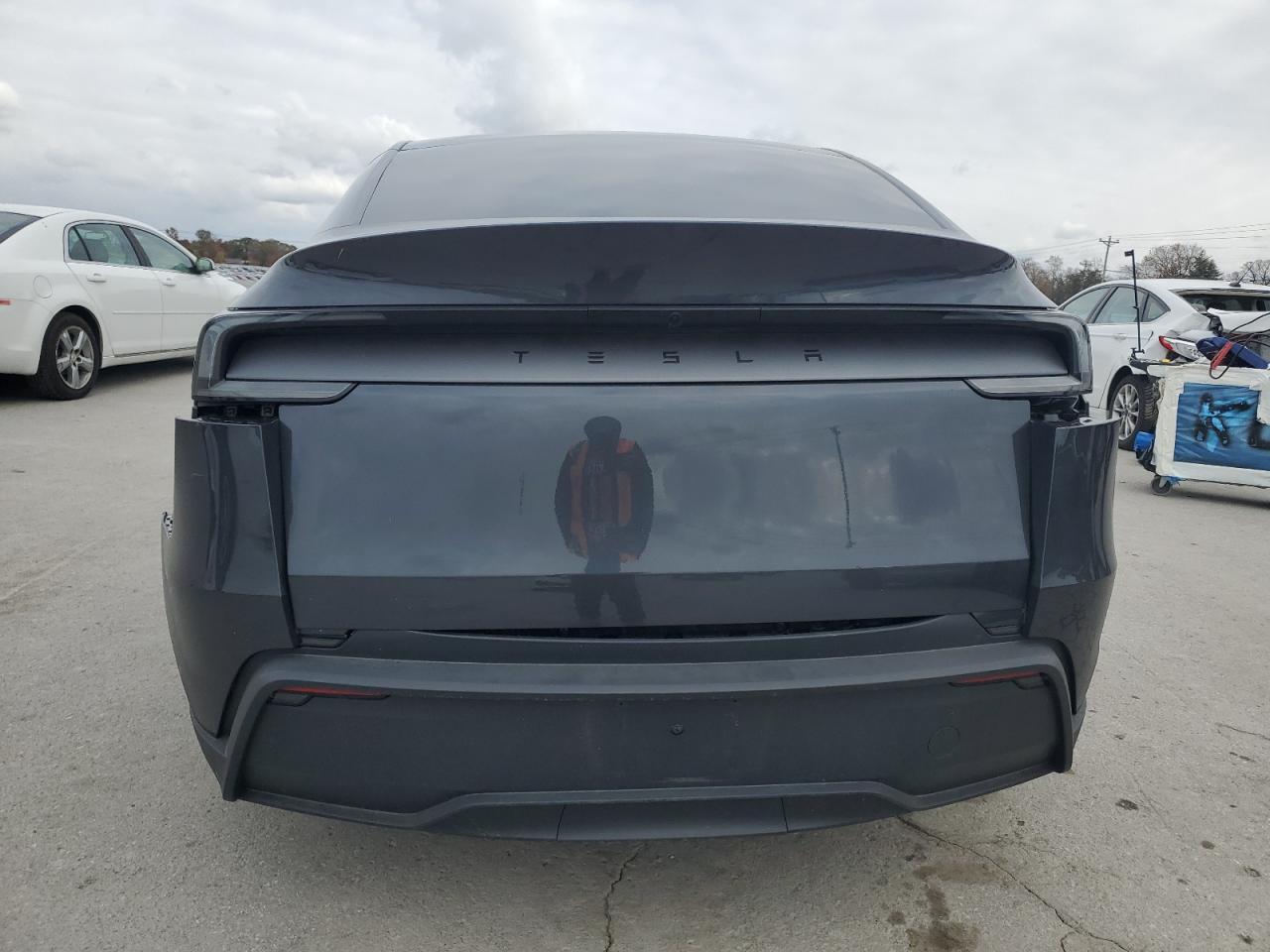 2026 Tesla Model Y VIN: 7SAYGDED2TA439465 Lot: 92226685