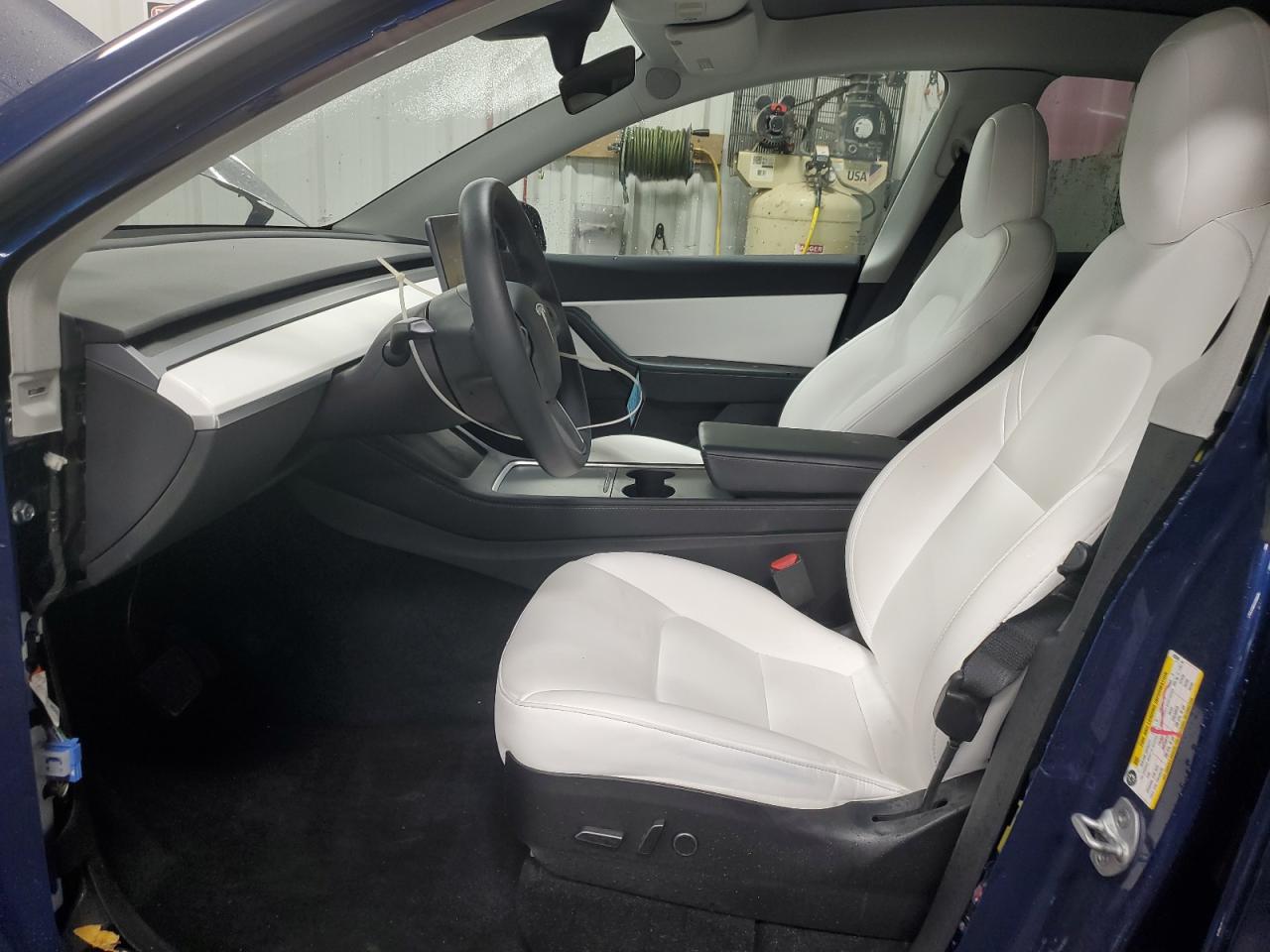 2022 Tesla Model Y VIN: 7SAYGDEE0NF433940 Lot: 92716935